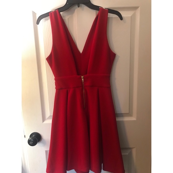 Red dress - Picture 2 of 2